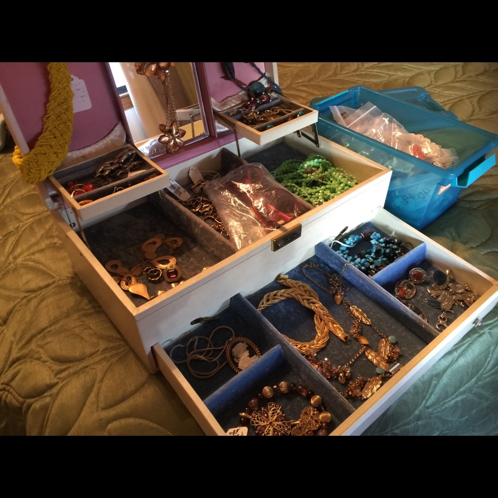 Jewelry case and some jewelry in side